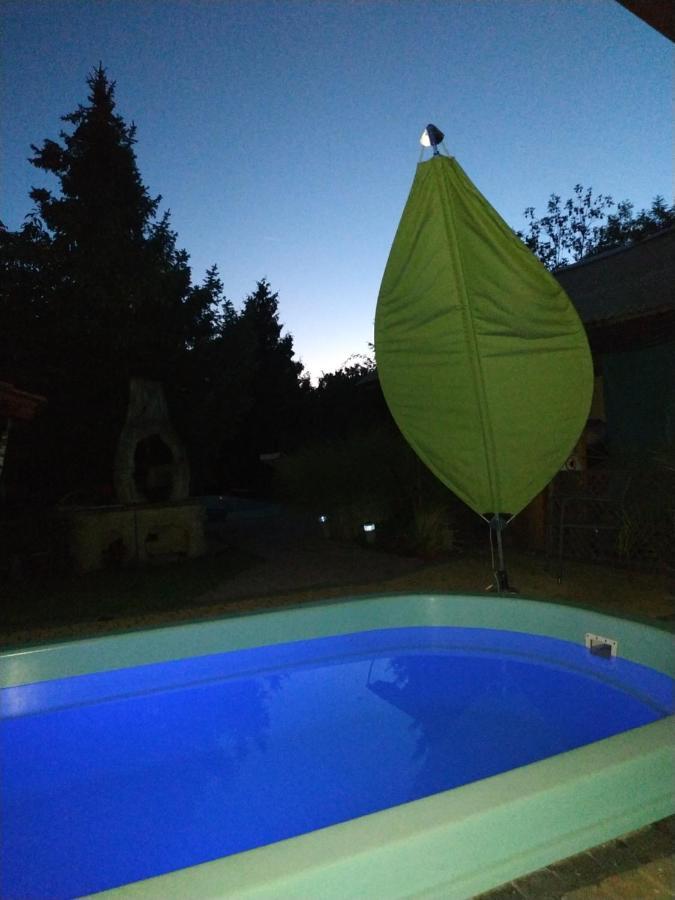 Rozsa Apartman Alsoors Bagian luar foto
