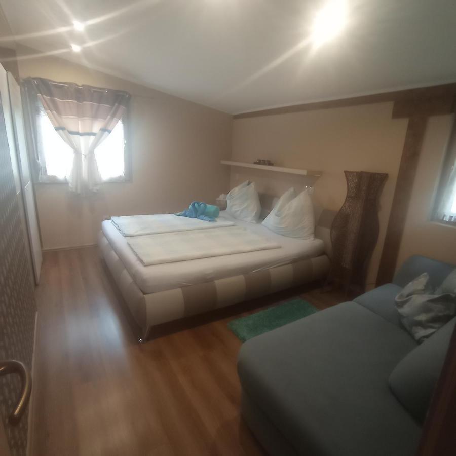 Rozsa Apartman Alsoors Bagian luar foto