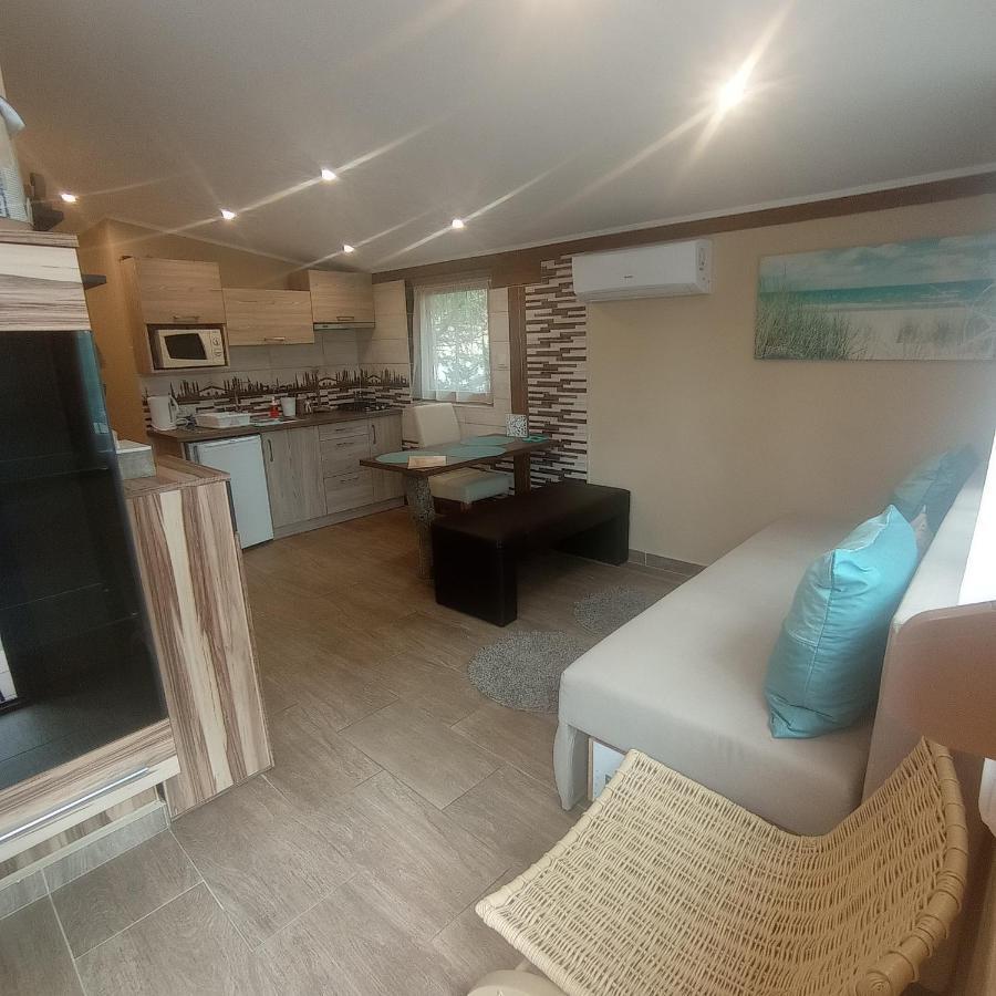Rozsa Apartman Alsoors Bagian luar foto