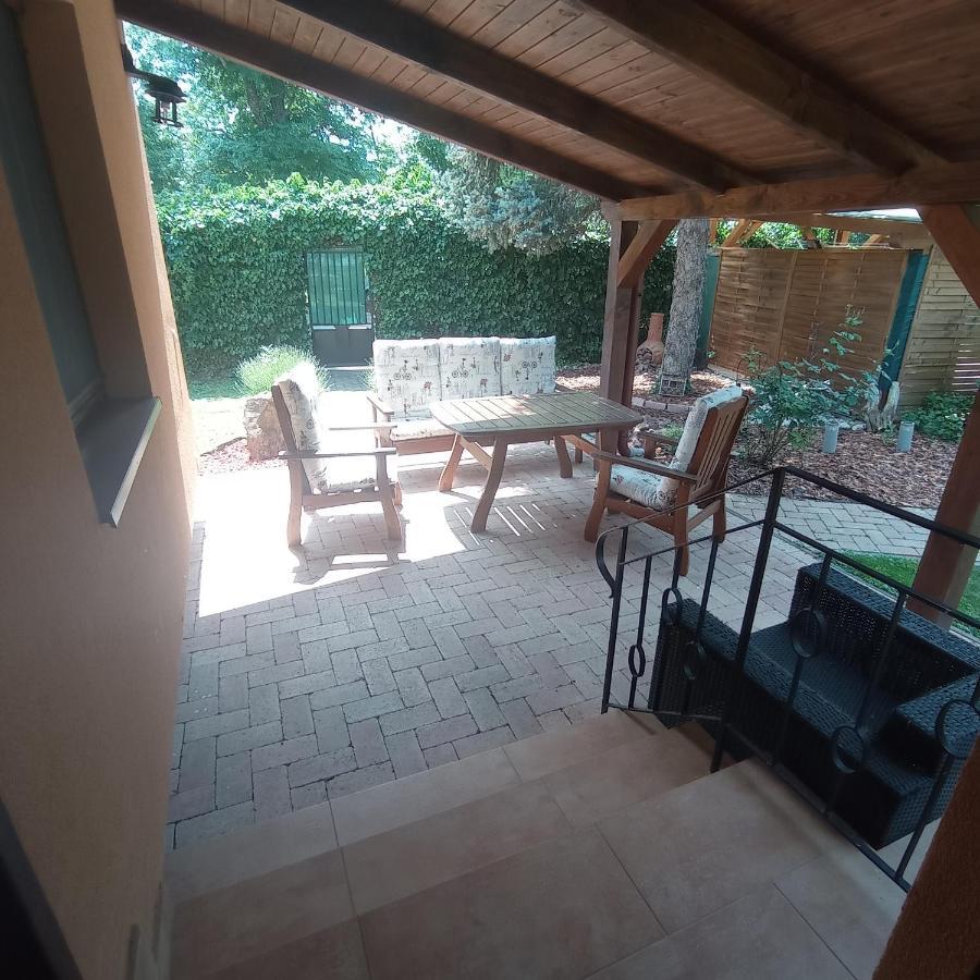 Rozsa Apartman Alsoors Bagian luar foto