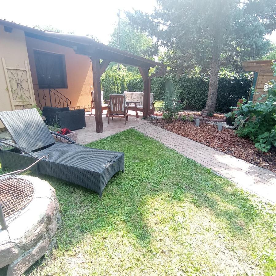 Rozsa Apartman Alsoors Bagian luar foto