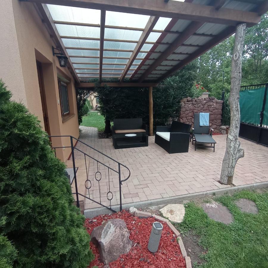 Rozsa Apartman Alsoors Bagian luar foto