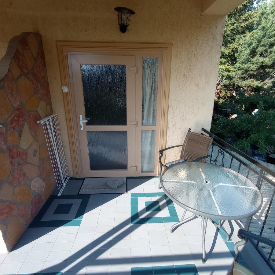 Rozsa Apartman Alsoors Bagian luar foto