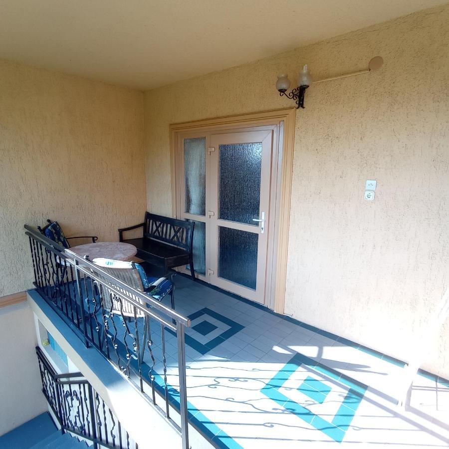 Rozsa Apartman Alsoors Bagian luar foto
