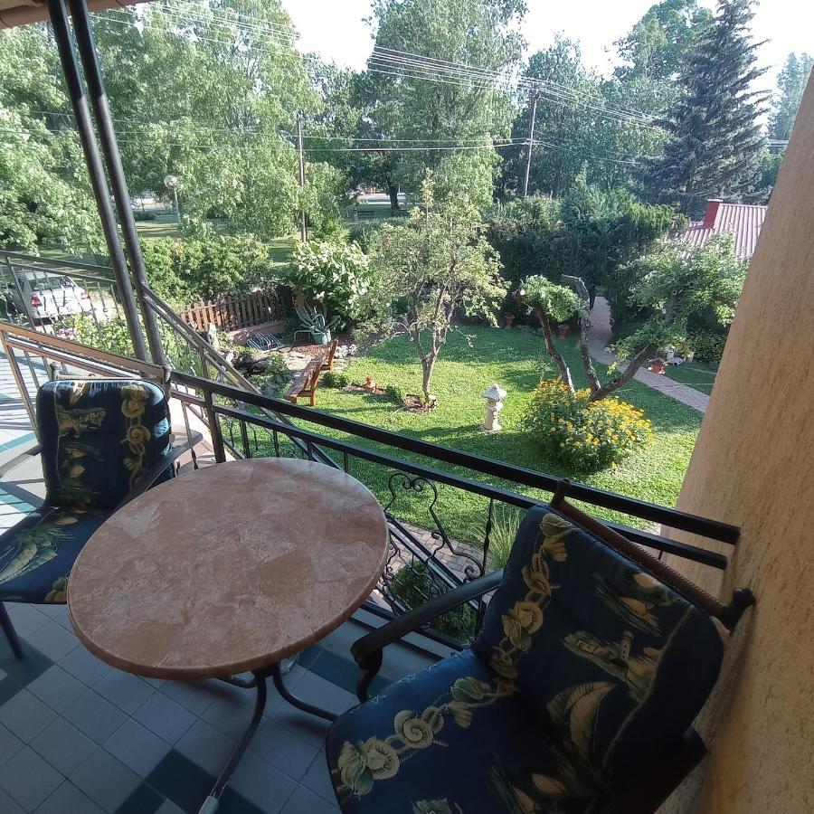 Rozsa Apartman Alsoors Bagian luar foto