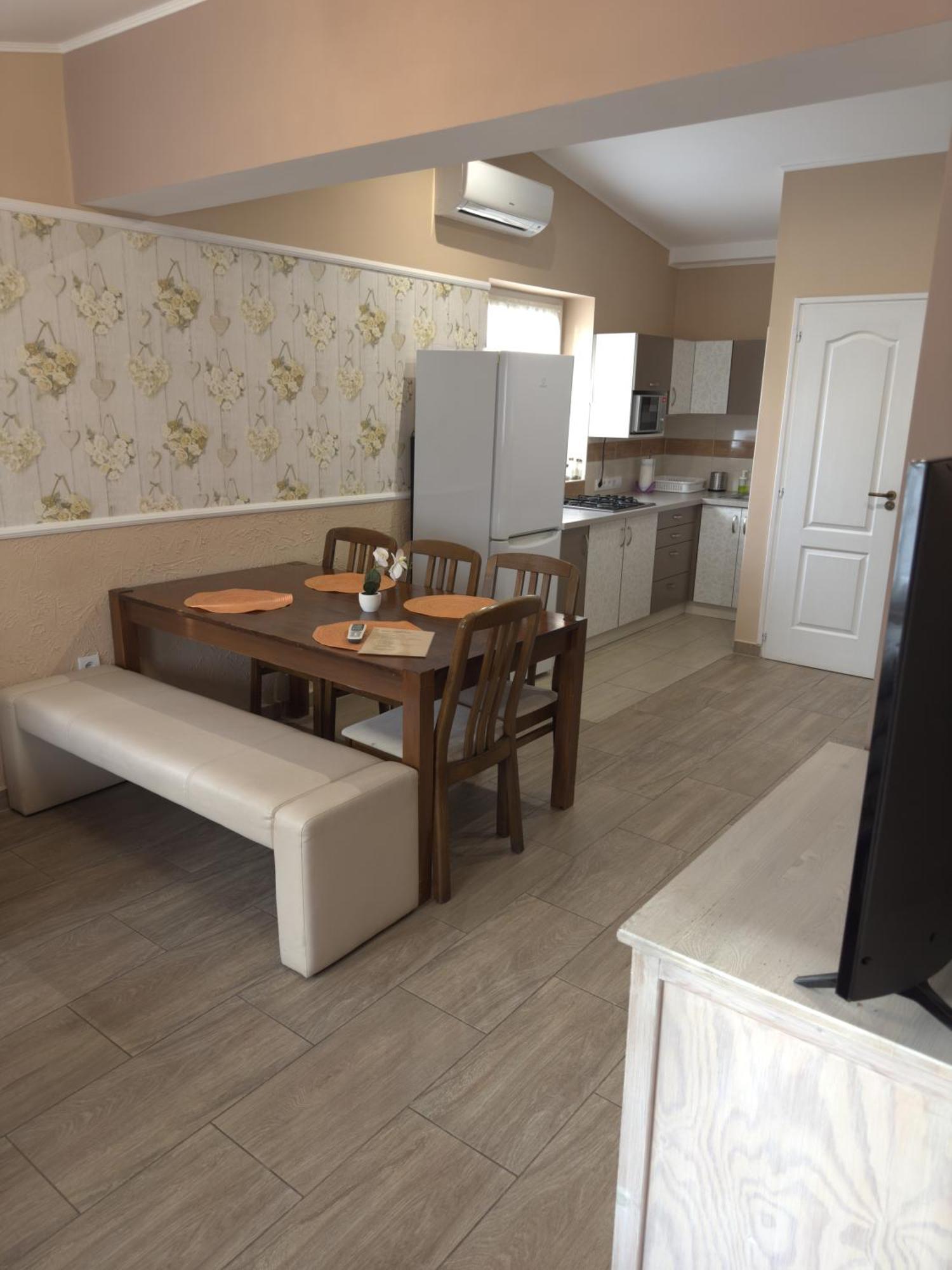 Rozsa Apartman Alsoors Ruang foto