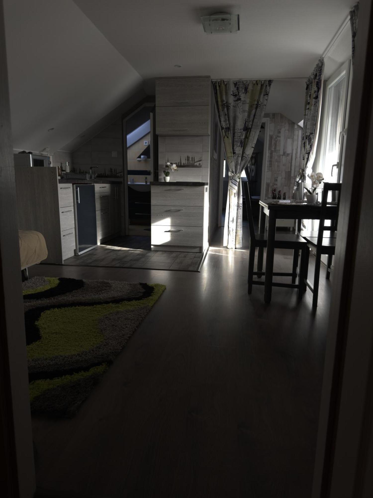 Rozsa Apartman Alsoors Ruang foto