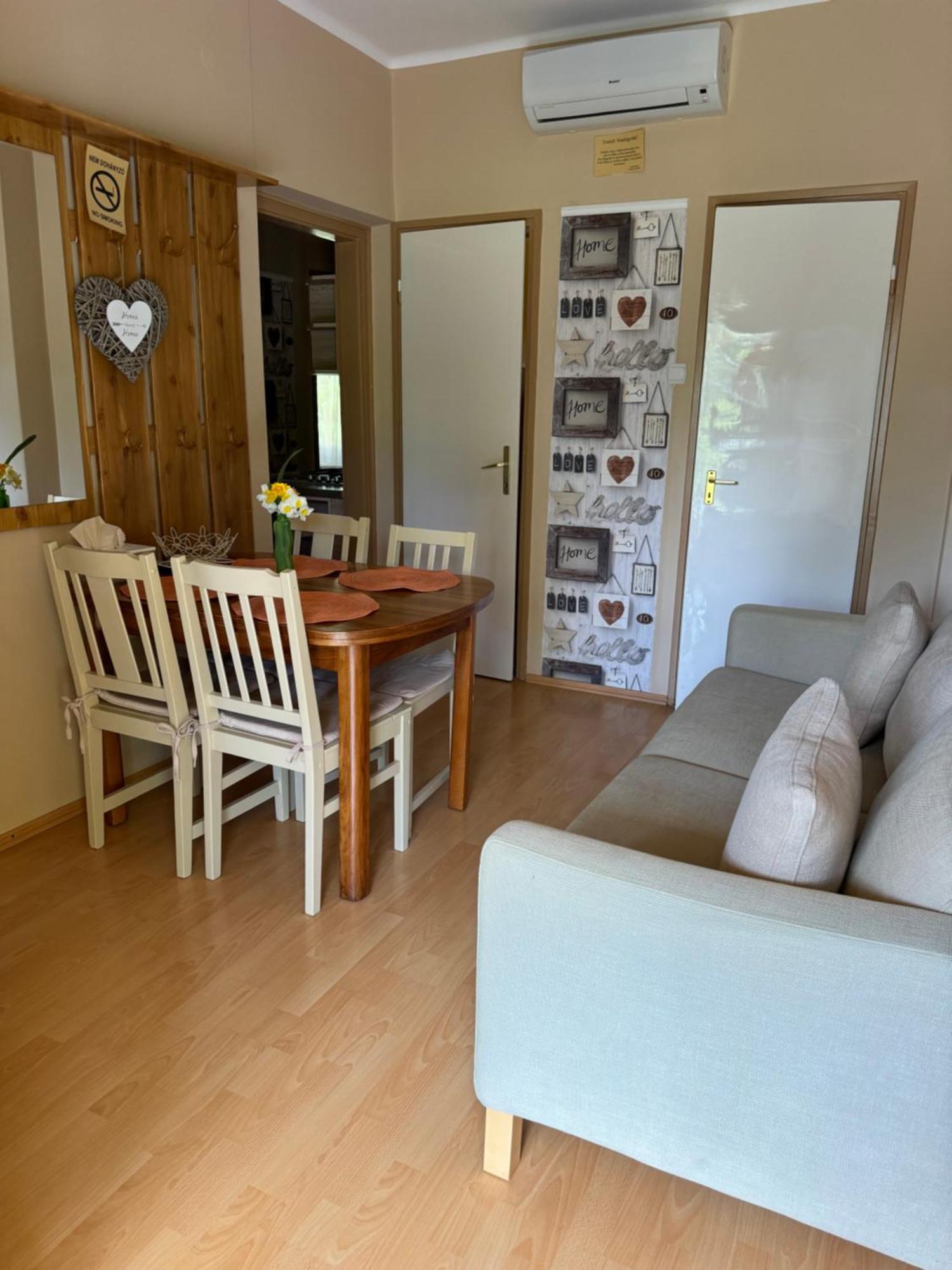 Rozsa Apartman Alsoors Bagian luar foto