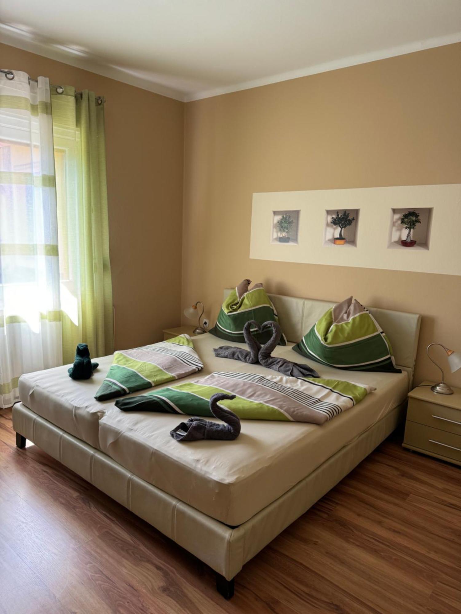 Rozsa Apartman Alsoors Bagian luar foto