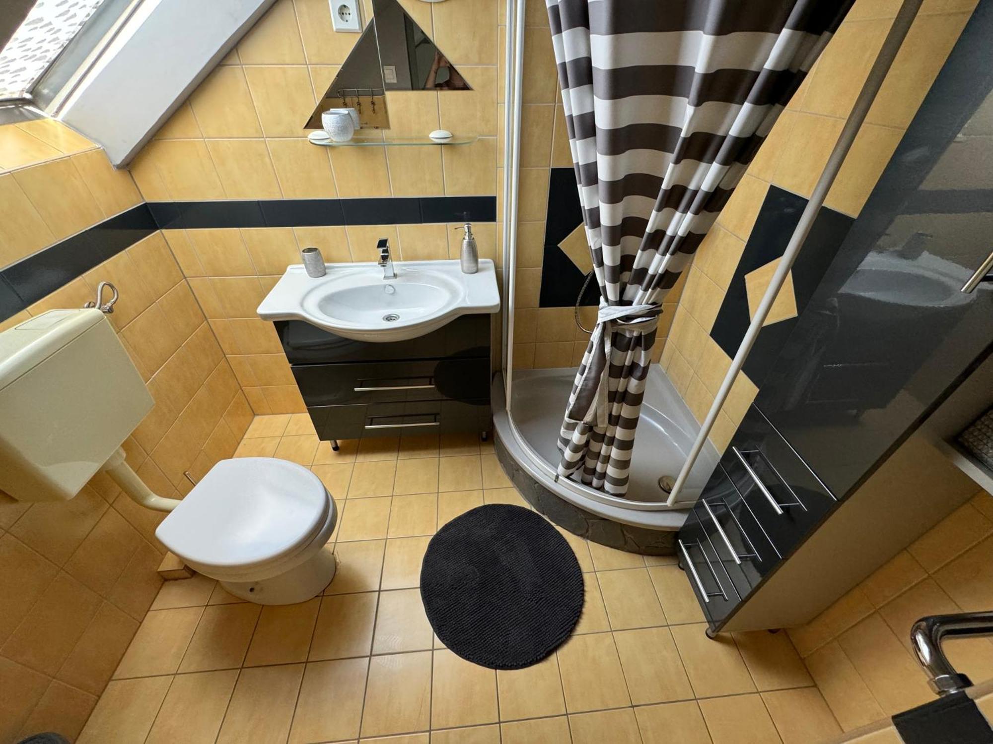 Rozsa Apartman Alsoors Ruang foto