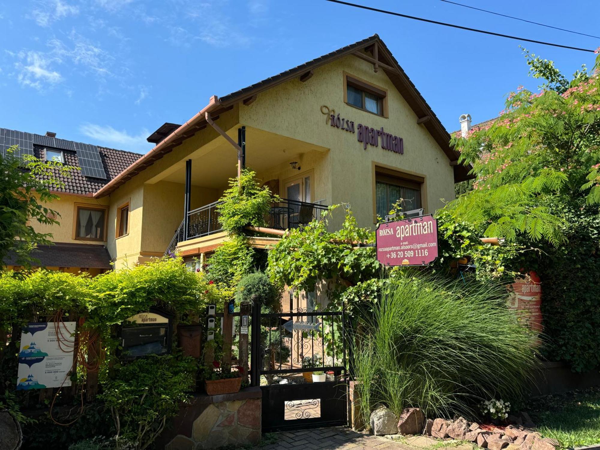 Rozsa Apartman Alsoors Bagian luar foto