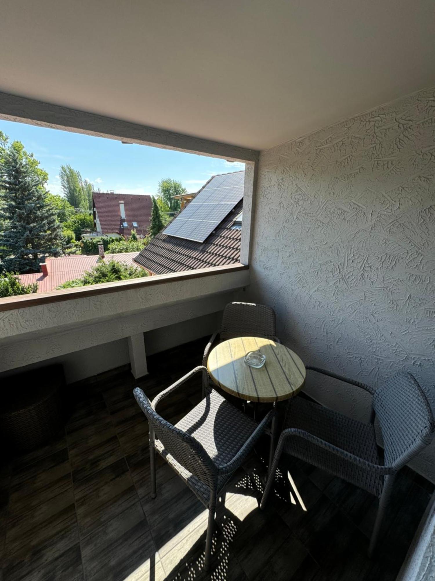 Rozsa Apartman Alsoors Ruang foto