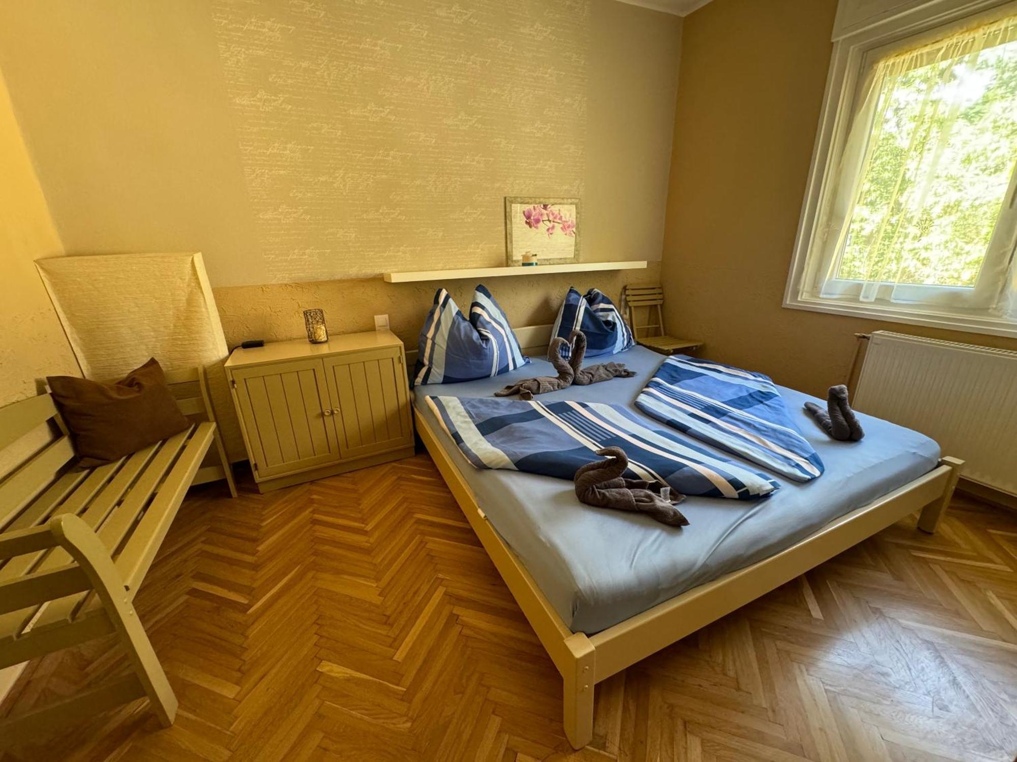 Rozsa Apartman Alsoors Ruang foto